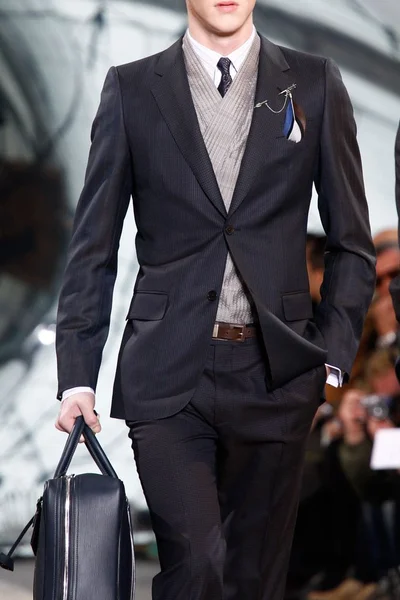 Look 19